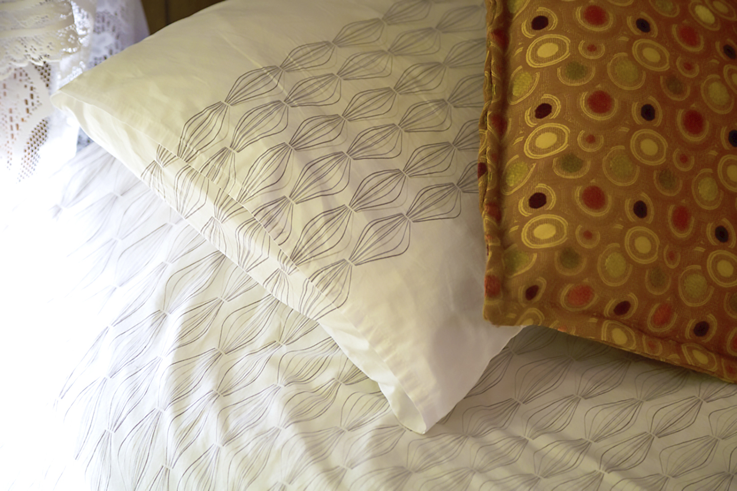 SIr Rocco Room pillow details